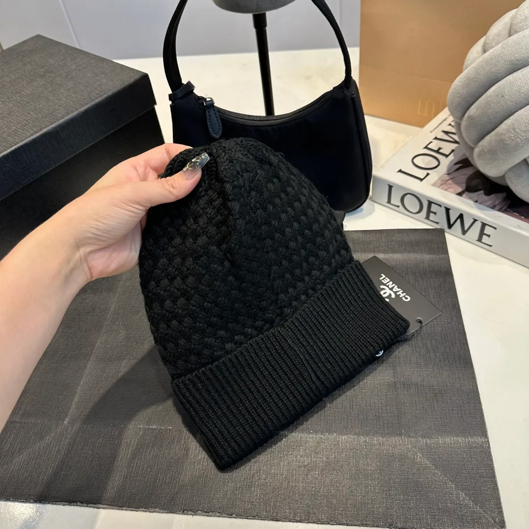 P70 Chanel Chanel knitted beanie