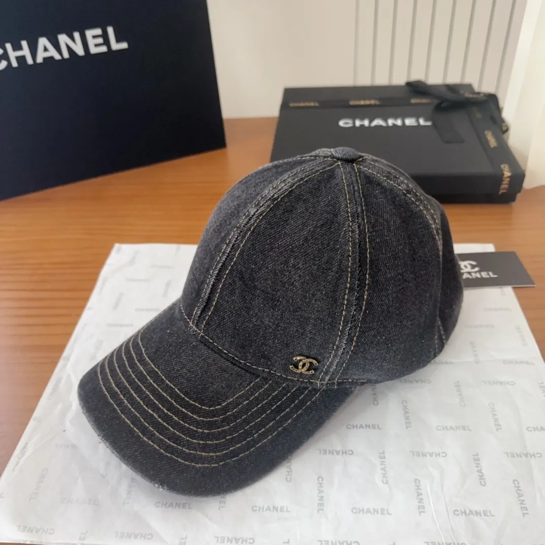 💰60 CHANEL Chanel new model🆕denim blue retro style bucket hat🔸 Take it out for holiday travel and it will be beautiful❕Middle-aged style. This kind of hat is not easy to match 😬 Ready stock