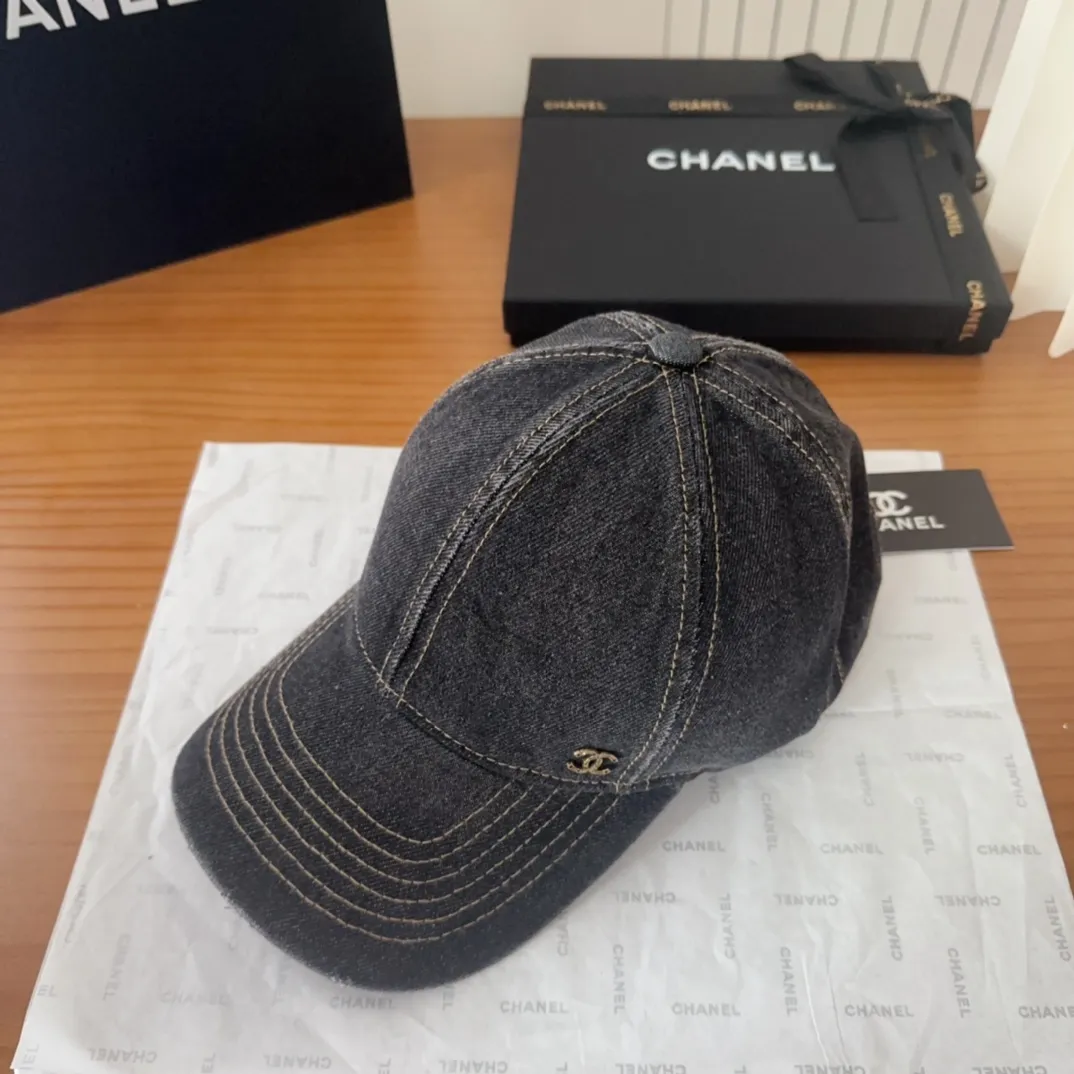 💰60 CHANEL Chanel new model🆕denim blue retro style bucket hat🔸 Take it out for holiday travel and it will be beautiful❕Middle-aged style. This kind of hat is not easy to match 😬 Ready stock
