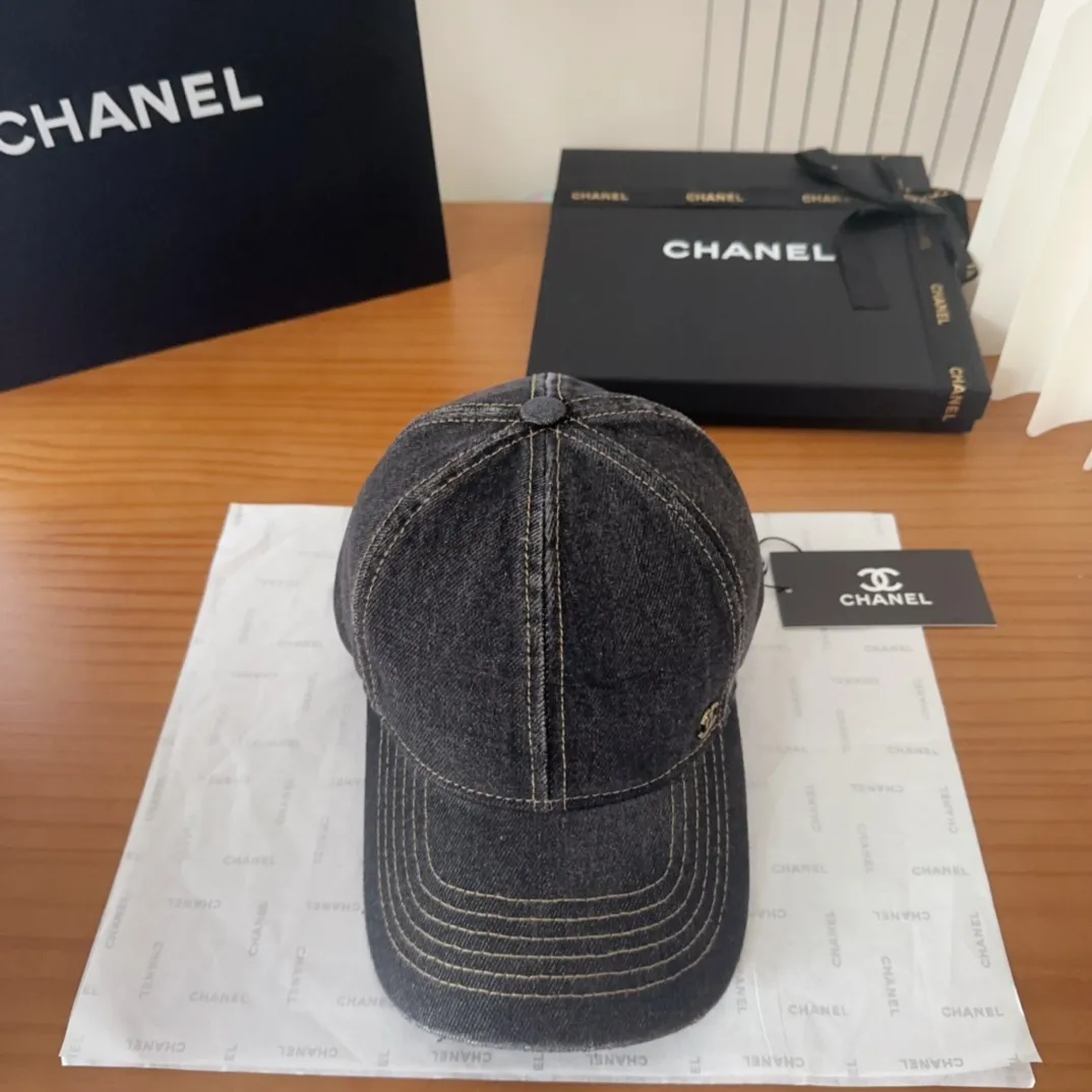 💰60 CHANEL Chanel new model🆕denim blue retro style bucket hat🔸 Take it out for holiday travel and it will be beautiful❕Middle-aged style. This kind of hat is not easy to match 😬 Ready stock