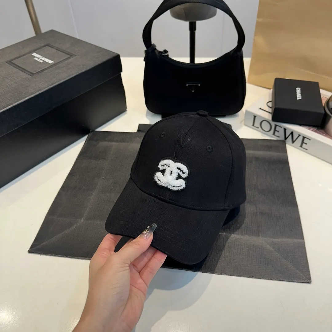 P60 Chanel's new autumn and winter classic casual and trendy style simple baseball cap🧢Japanese and Korean style, looks great with any combination! A must-have when traveling