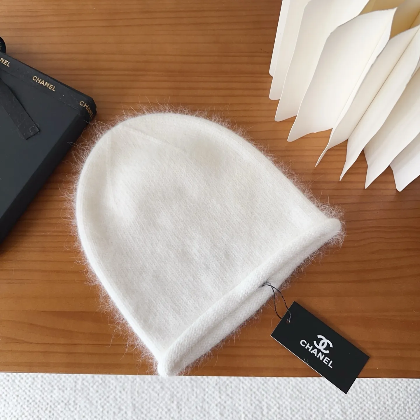 💰60 Chanel official website releases CHANEL small and popular knitted hat! Xiaohongshu’s new product is released, it’s so 🉑️, high-elastic fabric, classic colors, same style for men and women.