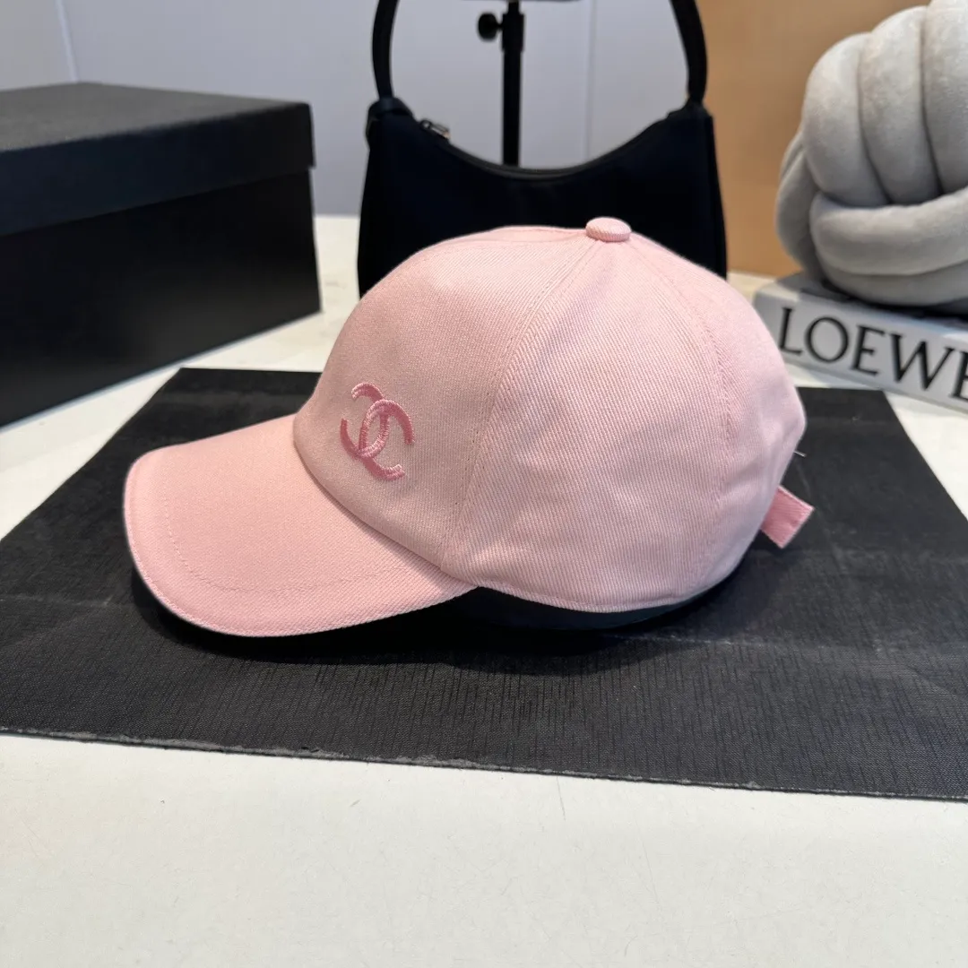 P56 CHANEL Chanel new high version simple embroidered logo baseball cap 🧢New model shipped, big brand style is super easy to match