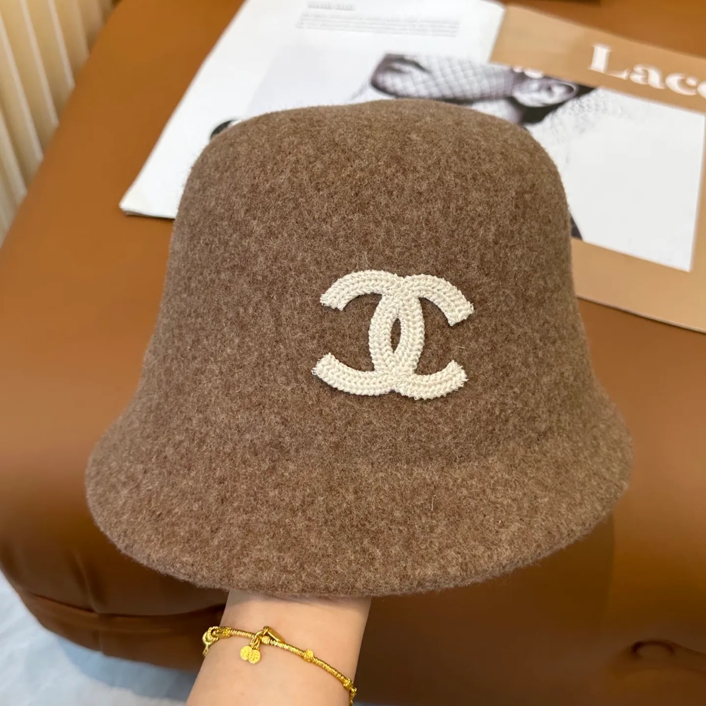 P86💛 Comes with dust bag [CHA Chanel] 2025 autumn and winter new style wool cashmere bucket hat, 🔆Quality goddess style ~ a must-have for going out on the street