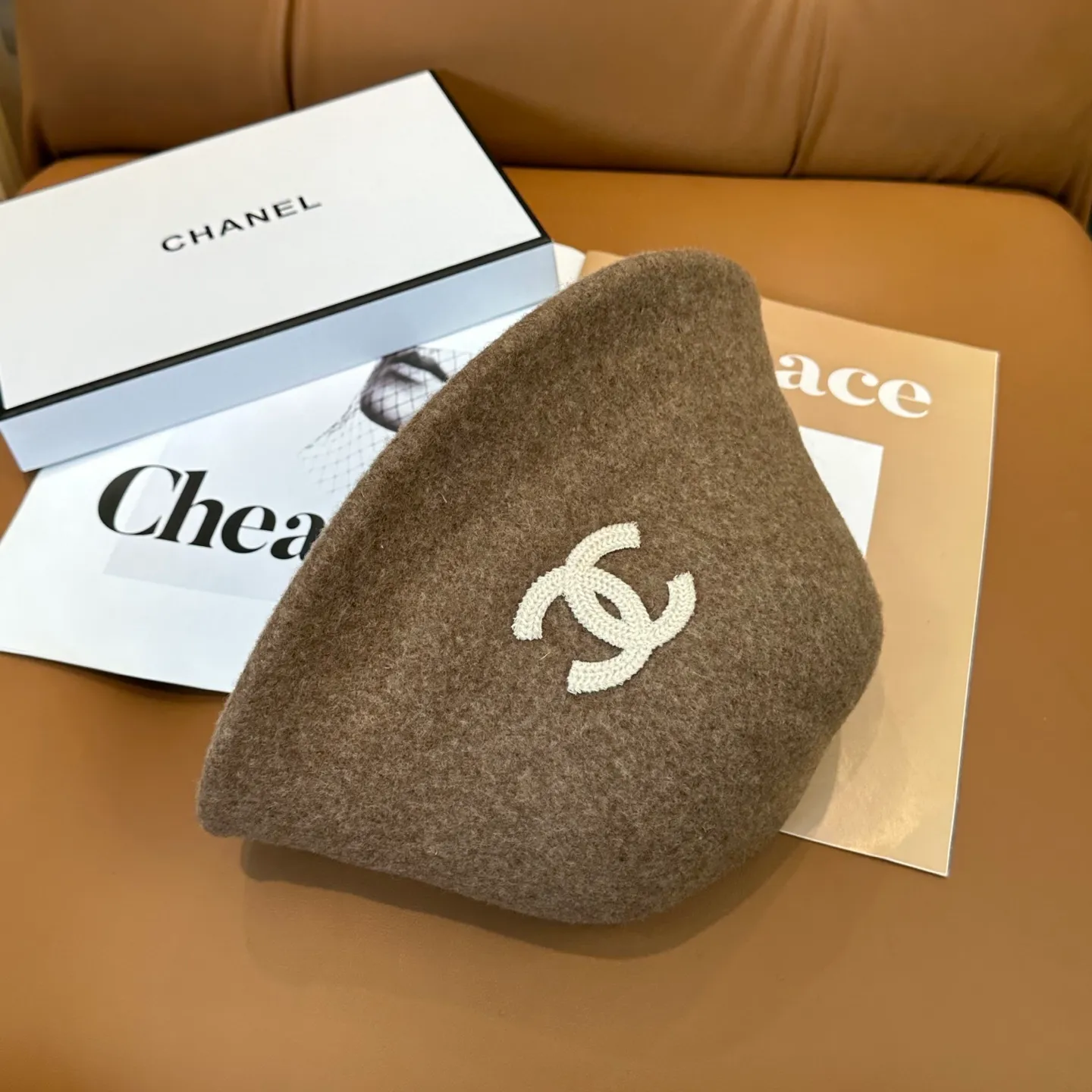 P86💛 Comes with dust bag [CHA Chanel] 2025 autumn and winter new style wool cashmere bucket hat, 🔆Quality goddess style ~ a must-have for going out on the street
