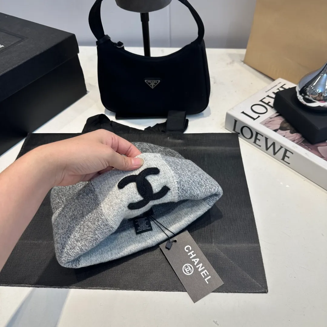 P70 Chanel official website quality Chanel autumn and winter woolen hat recommended by Internet celebrity fashion bloggers, Xiaohongshu's popular style, super soft and comfortable knitted hat with excellent elasticity!