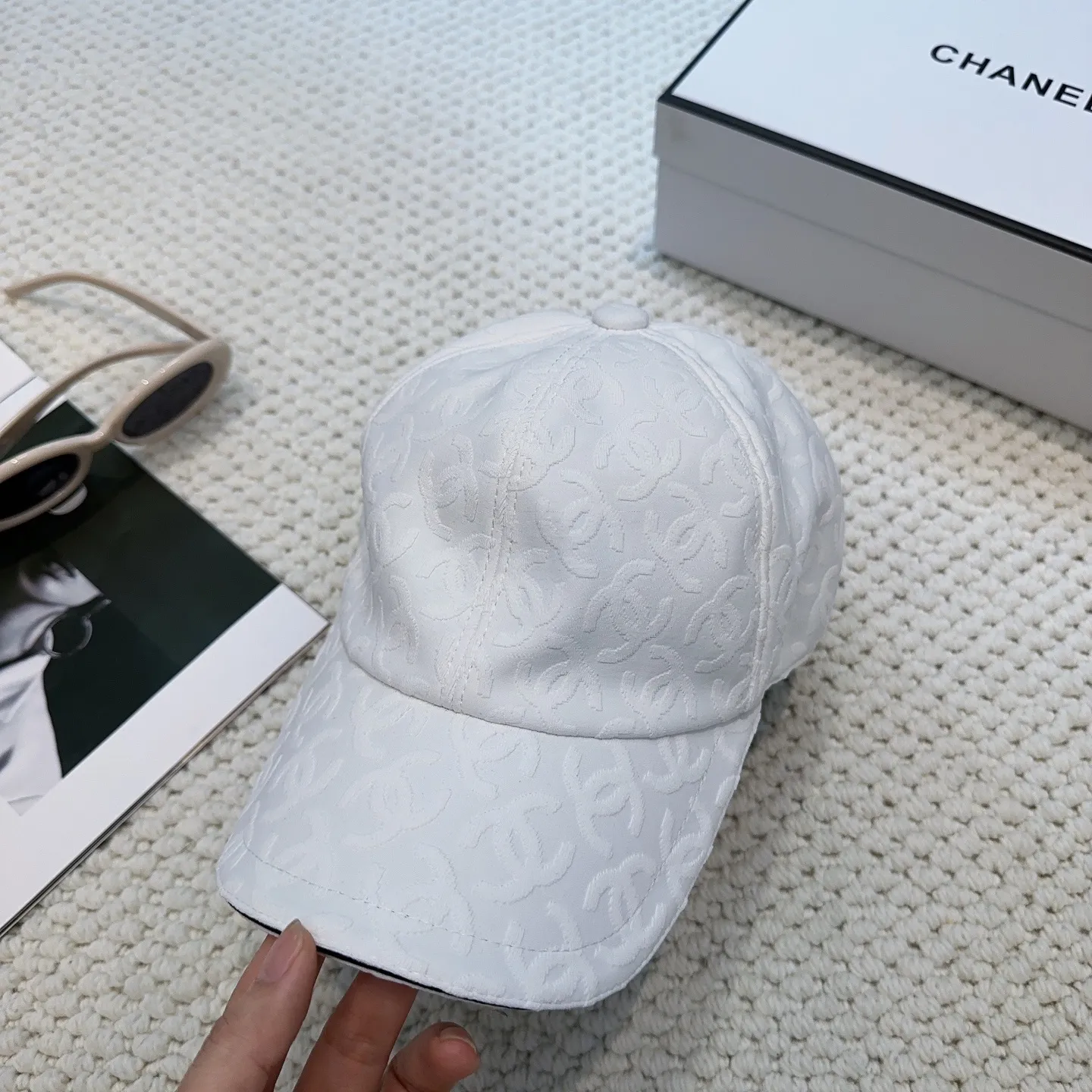 P96 Chanel's new baseball cap 🧢High quality 1:1 replica, customized front fabric canvas jacquard. High-end customized model, irresistible presbyopic canvas, very flattering and small, you can enter it with your eyes closed, I give it 100 points for the quality!