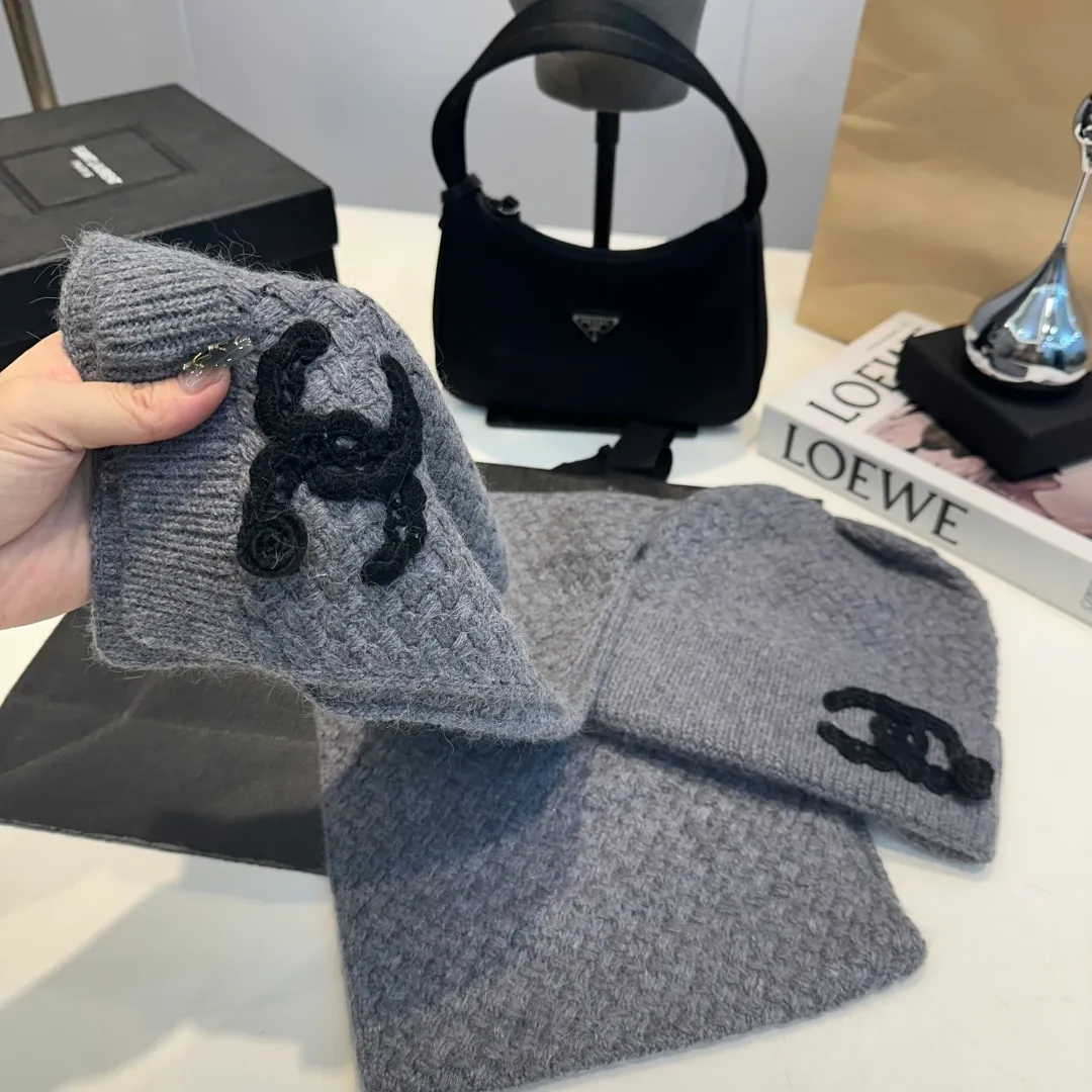 P220 Chanel Chanel knitted cashmere scarf hat set official model