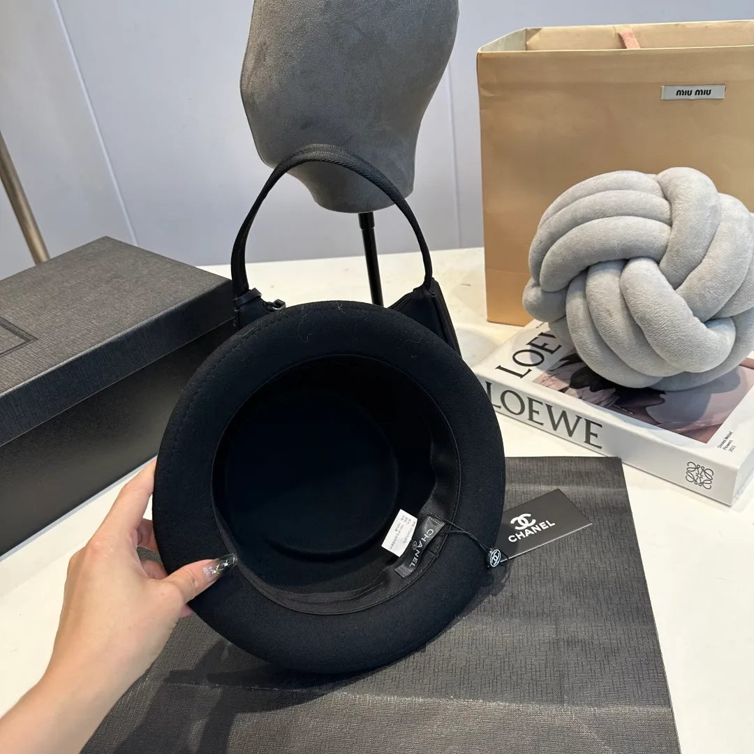 P170 Cha.nel Chanel's new classic lady style flat top hat, head circumference 57cm