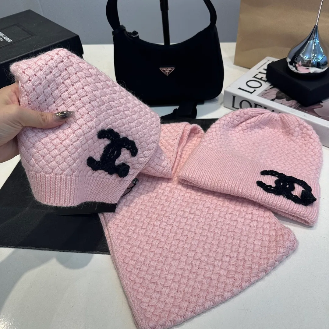 P220 Chanel Chanel knitted cashmere scarf hat set official model