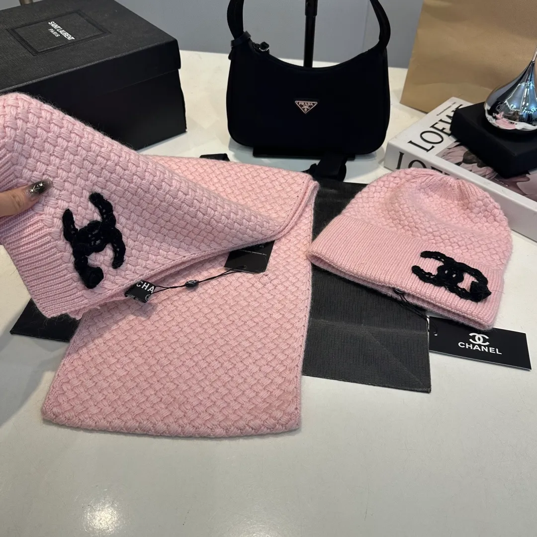 P220 Chanel Chanel knitted cashmere scarf hat set official model