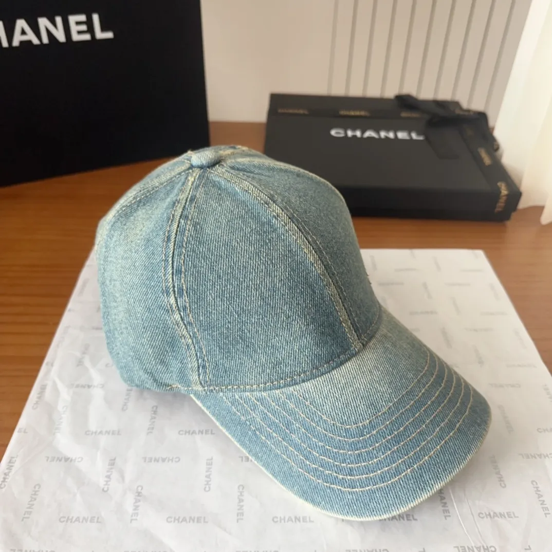 💰60 CHANEL Chanel new model🆕denim blue retro style bucket hat🔸 Take it out for holiday travel and it will be beautiful❕Middle-aged style. This kind of hat is not easy to match 😬 Ready stock