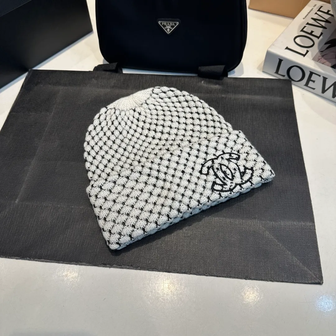 P60 Chanel knitted beanie
