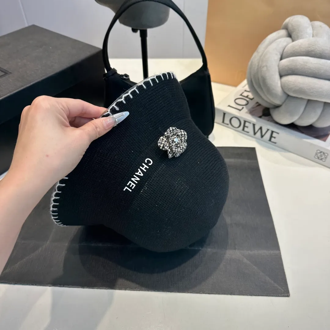 P70 CHANEL Chanel's new camellia fisherman hat🧢The details are exquisite and the workmanship is exquisite