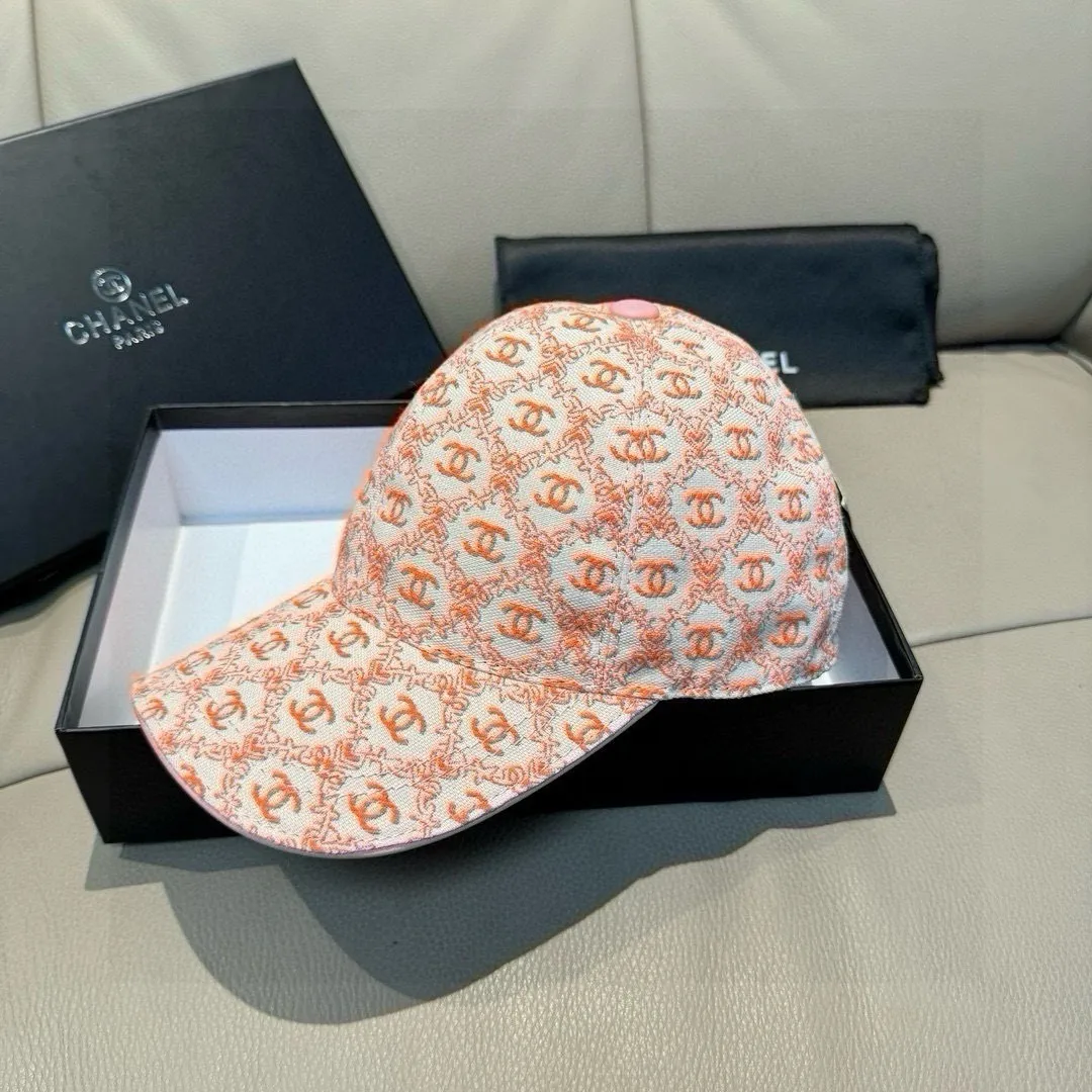 p90 new model shipped!   , Chanel (Chanel) new original baseball cap, small double C jacquard, 1:1 mold opening and customization at the counter, original canvas fabric + first layer of cowhide, light and breathable! The quality is great, the basic head circumference is 56cm, and the patch is adjustable.