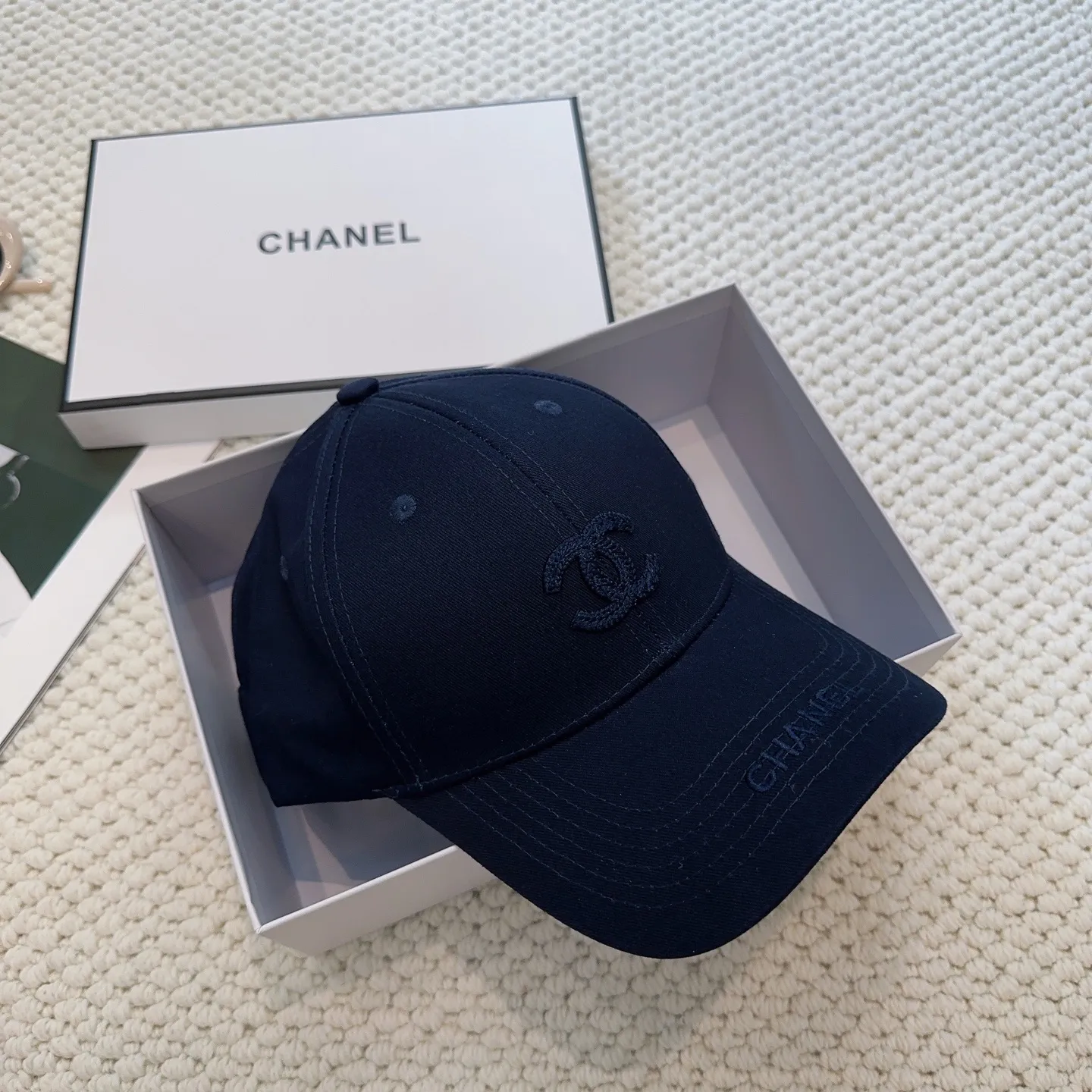 P66 CHANEL Chanel] New simple embroidered logo baseball cap🧢New model shipped, big brand style is super easy to match, hurry up and get it