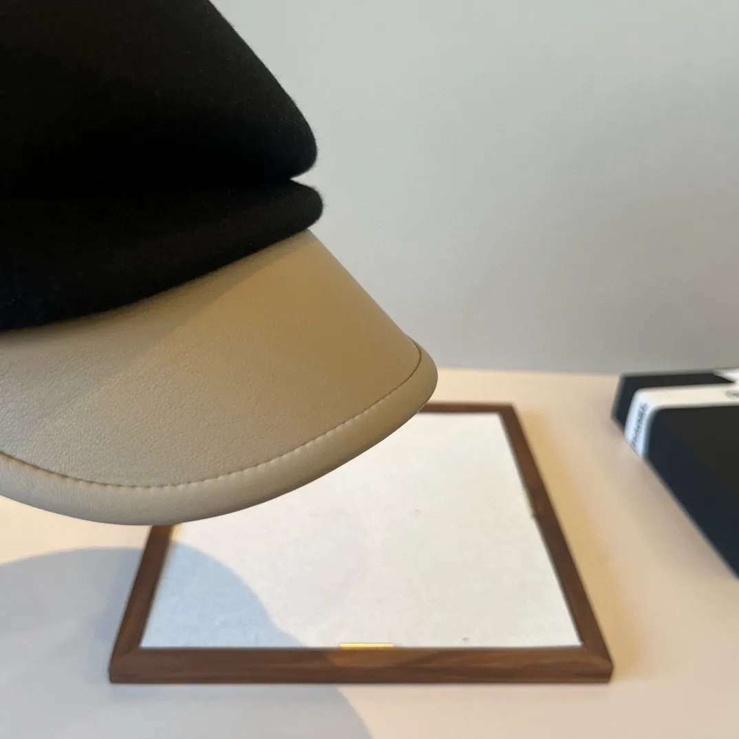 💰180¥ Chanel wool peaked military cap, washed leather brim, high-end color matching, 100% wool🦙, head circumference 57cm adjustable