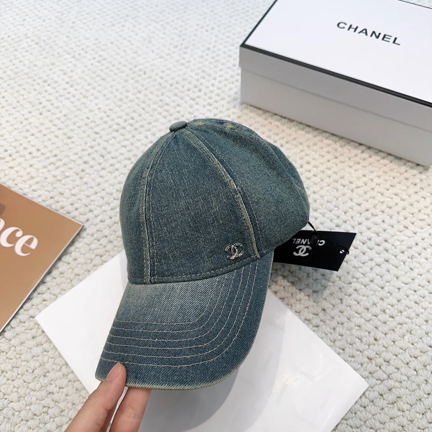 P66 CHANEL Chanel new style 🆕denim blue retro style baseball cap 🧢🔸 Take it out for holiday travel and look beautiful❕ Second-hand style. This kind of hat is not easy to match 😬 Ready in stock