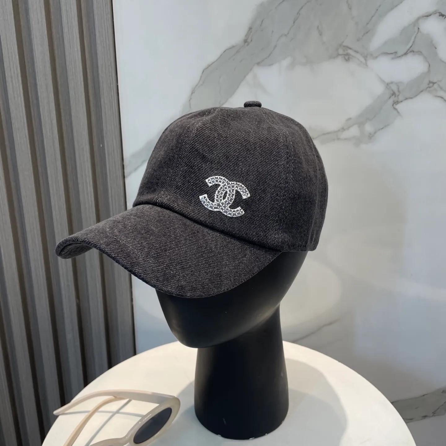 P60 Chanel (Chanel) counter new original washed denim baseball cap, 1:1 mold customization, three-dimensional logo is exquisite! Original quality, exclusive physical shooting.