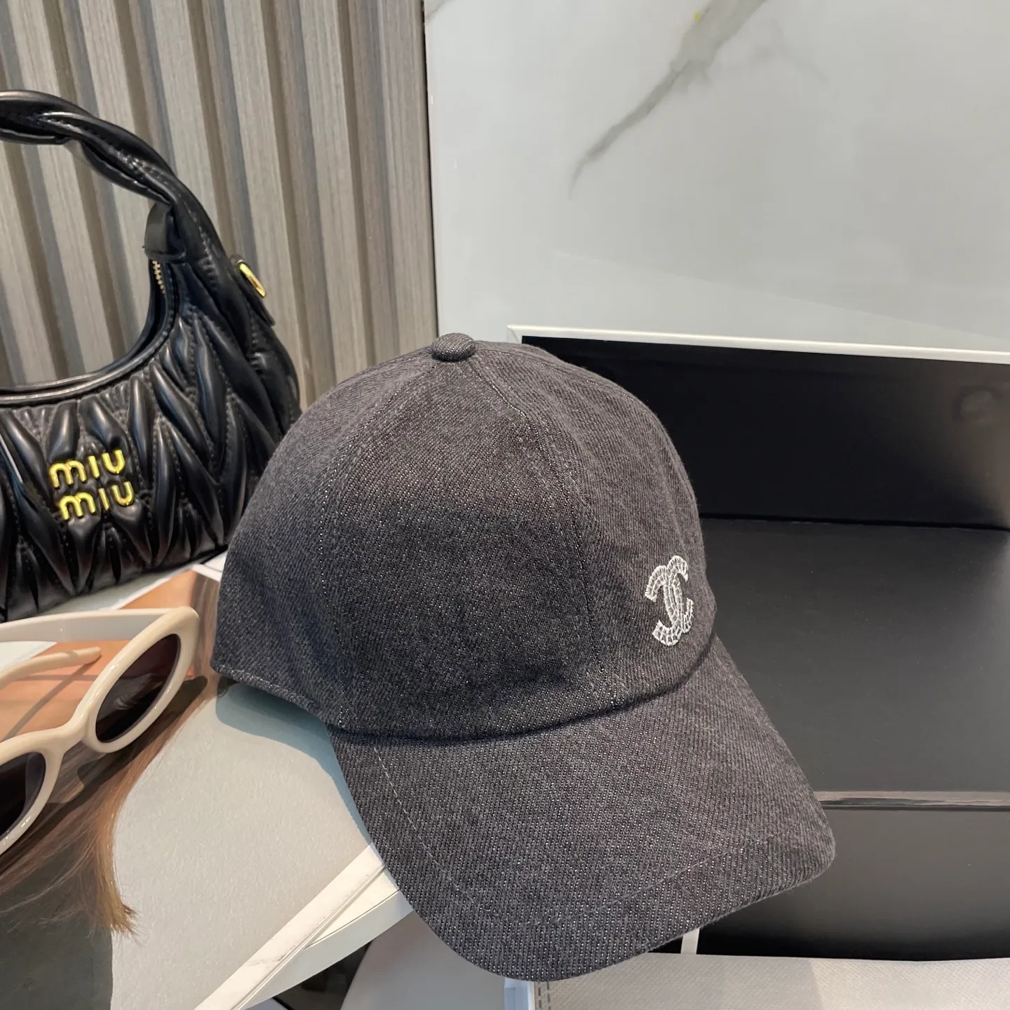 P60 Chanel (Chanel) counter new original washed denim baseball cap, 1:1 mold customization, three-dimensional logo is exquisite! Original quality, exclusive physical shooting.