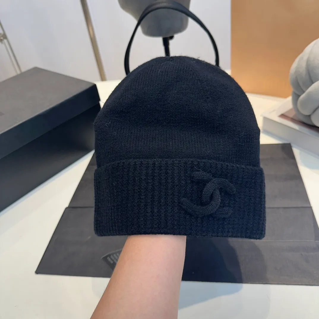 P60 Chanel official website quality Chanel autumn and winter woolen hat recommended by Internet celebrity fashion bloggers, Xiaohongshu hot style, super soft and comfortable knitted woolen hat with excellent elasticity!