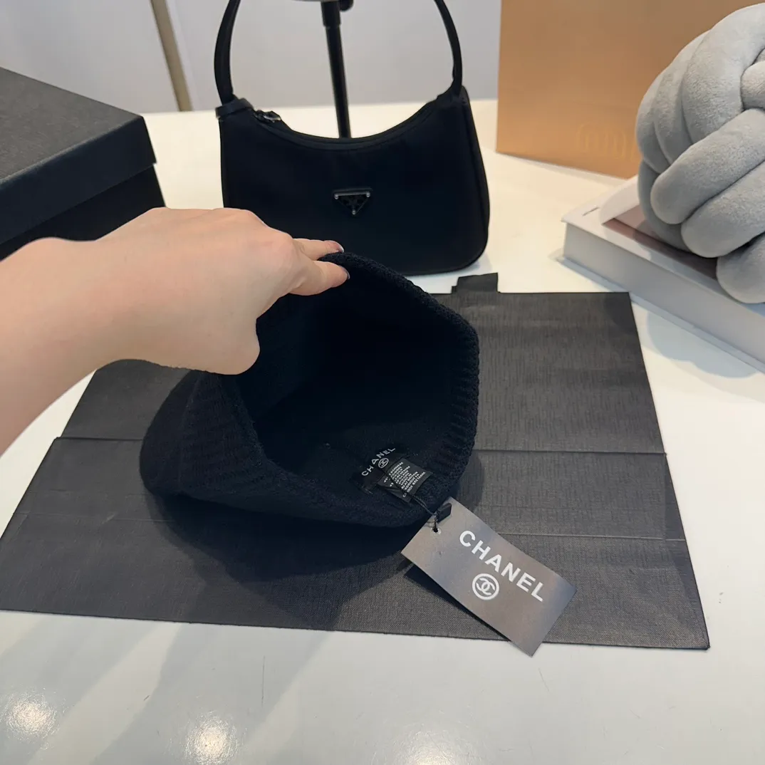 P60 Chanel official website quality Chanel autumn and winter woolen hat recommended by Internet celebrity fashion bloggers, Xiaohongshu hot style, super soft and comfortable knitted woolen hat with excellent elasticity!