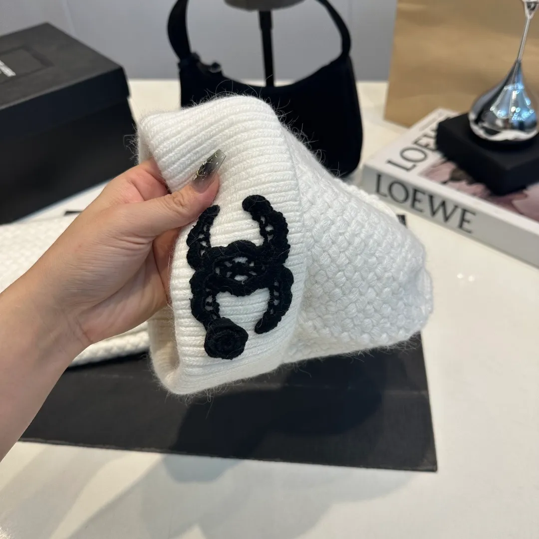 P220 Chanel Chanel knitted cashmere scarf hat set official model