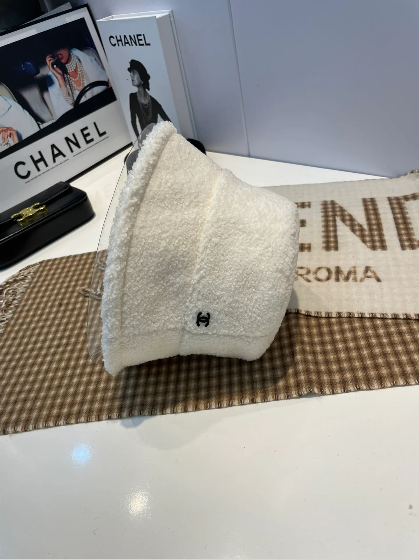 P60 Chanel chanel thickened warm hat women winter elegant lace fisherman hat lamb velvet teddy velvet travel face small basin hat