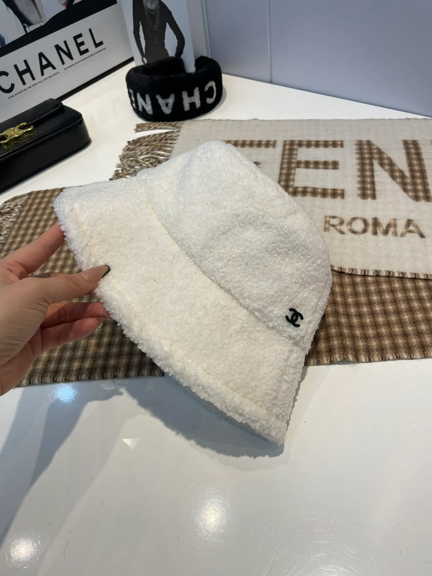 P60 Chanel chanel thickened warm hat women winter elegant lace fisherman hat lamb velvet teddy velvet travel face small basin hat