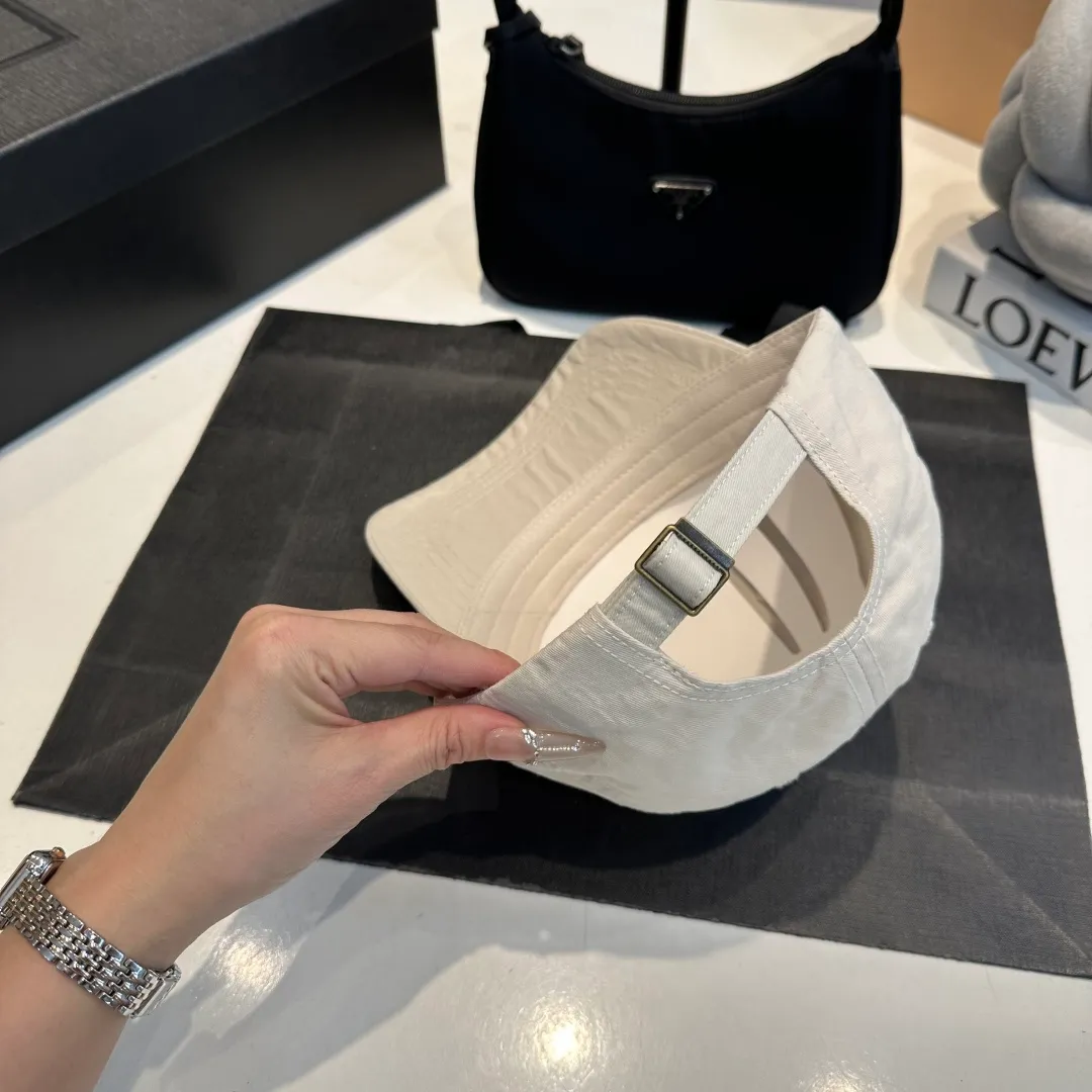 P60 Chanel Chanel 25 spring and summer new hole baseball cap, personalized broken corner brim design is full of sense