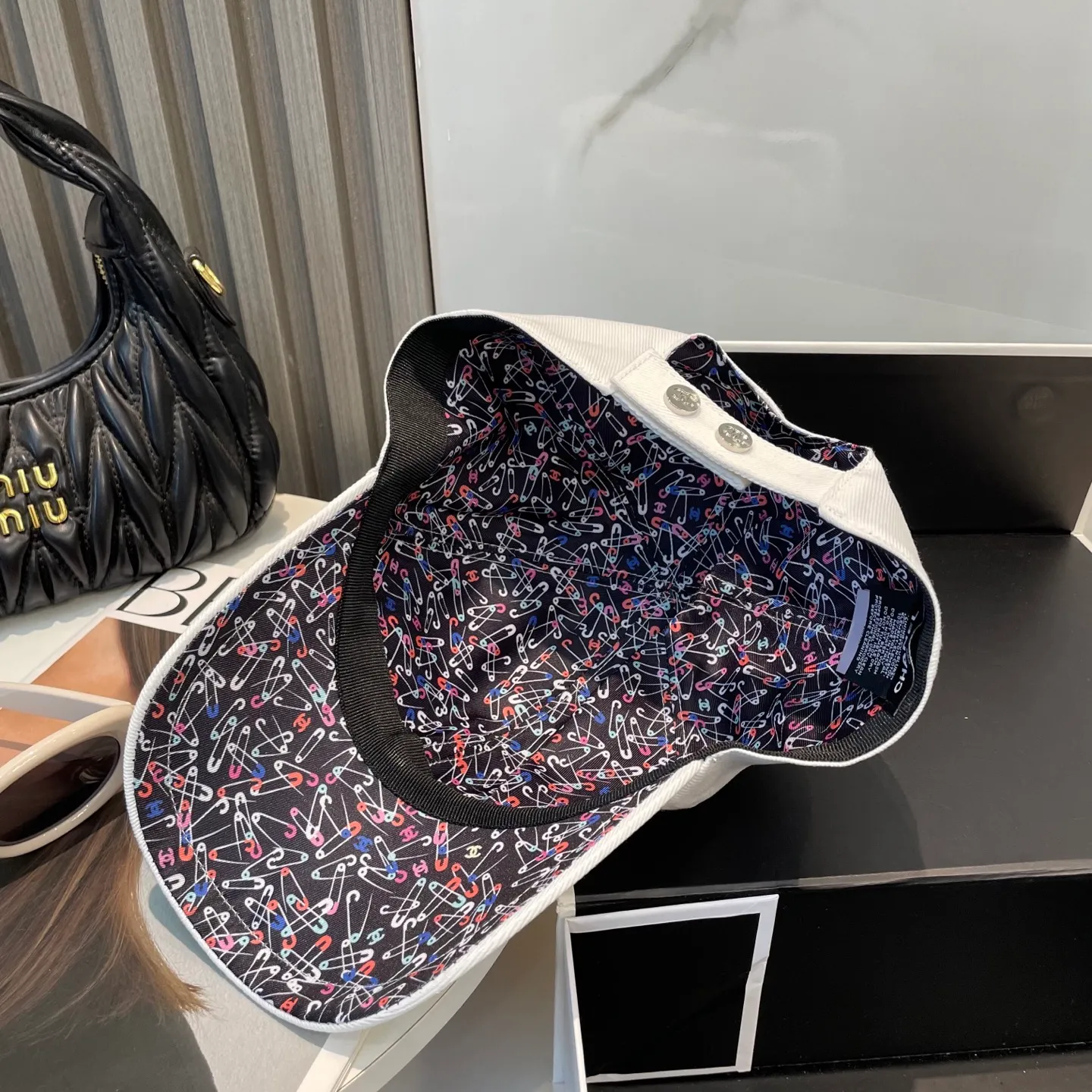 P96 Chanel (Chanel) counter new double-sided embroidered baseball cap🧢1:1 mold customization, three-dimensional embroidery, exquisite and flawless! 100% pure cotton fabric, original factory quality, exclusive physical photography.