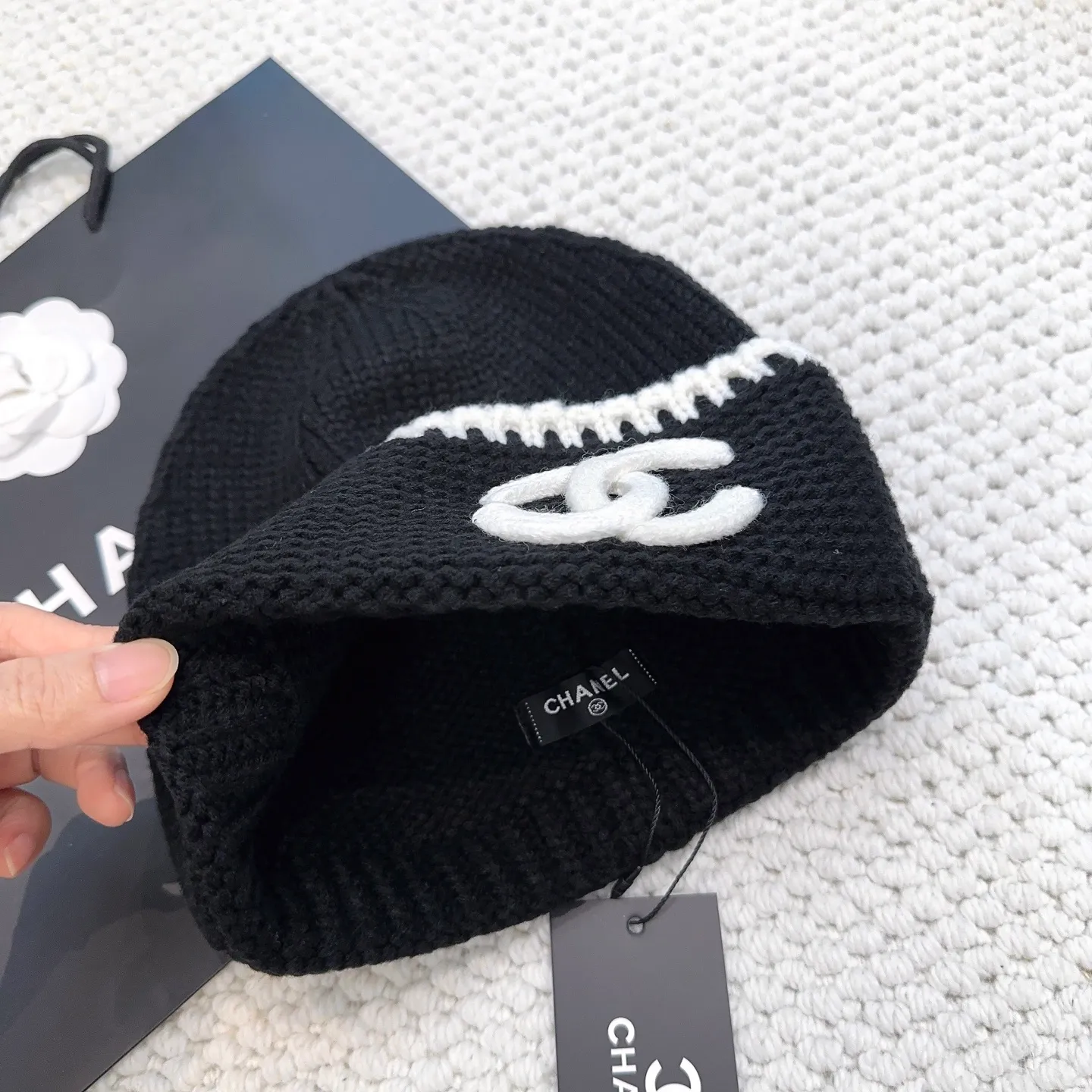 P70 Chanel official website quality Chanel autumn and winter woolen hat recommended by Internet celebrity fashion bloggers, Xiaohongshu's popular style, super soft and comfortable knitted hat with excellent elasticity!