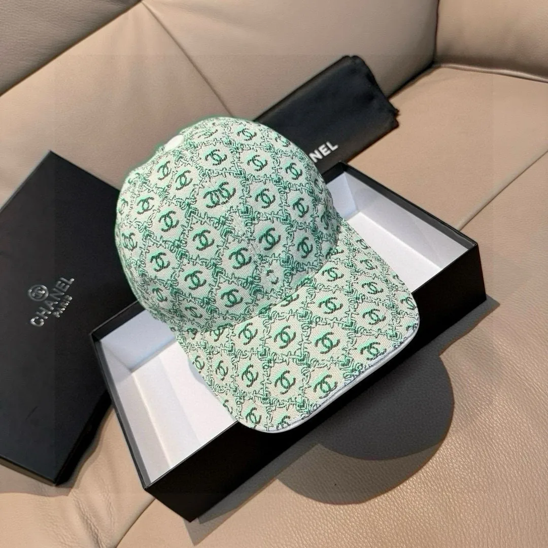 p90 new model shipped!   , Chanel (Chanel) new original baseball cap, small double C jacquard, 1:1 mold opening and customization at the counter, original canvas fabric + first layer of cowhide, light and breathable! The quality is great, the basic head circumference is 56cm, and the patch is adjustable.