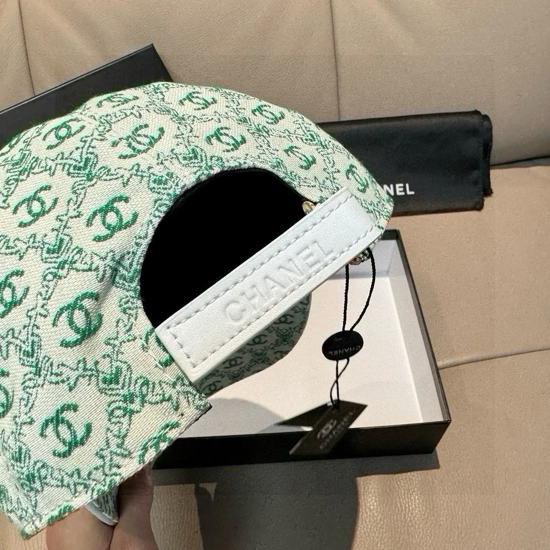 p90 new model shipped!   , Chanel (Chanel) new original baseball cap, small double C jacquard, 1:1 mold opening and customization at the counter, original canvas fabric + first layer of cowhide, light and breathable! The quality is great, the basic head circumference is 56cm, and the patch is adjustable.