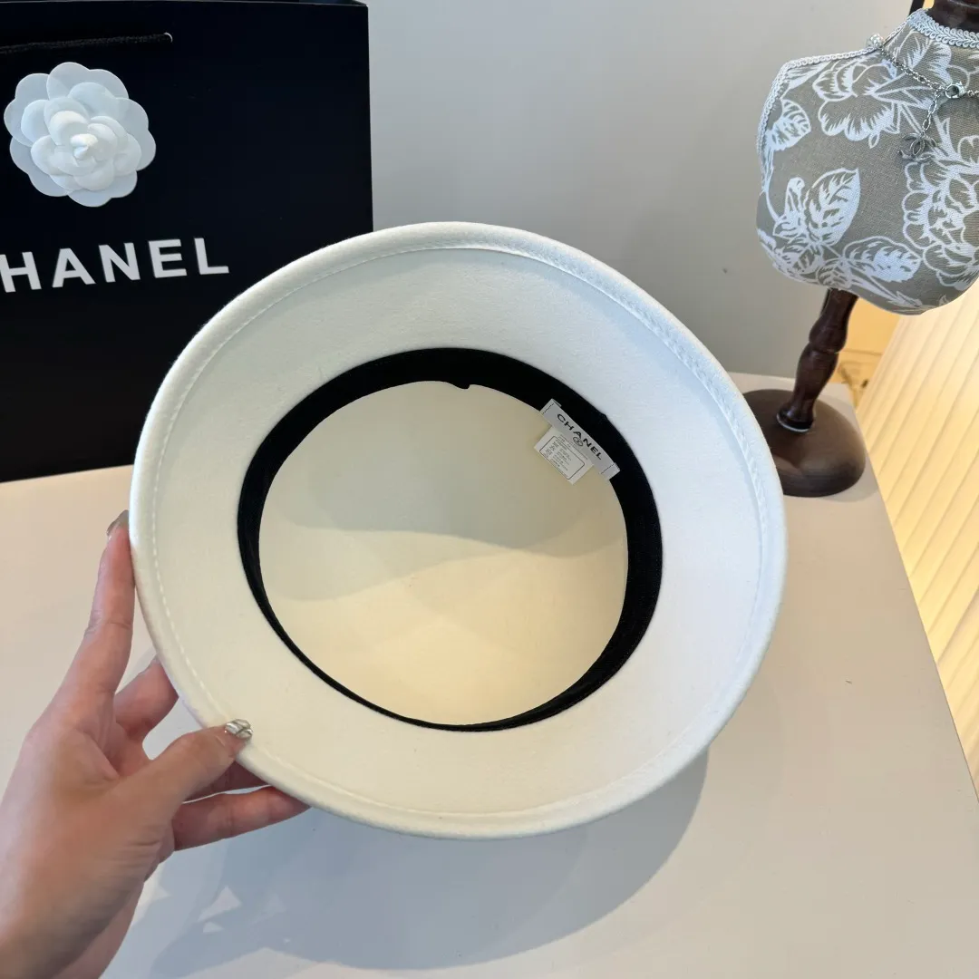 💰190¥ White Chanel basin hat, 100% wool fabric 🦙%, head circumference 57cm