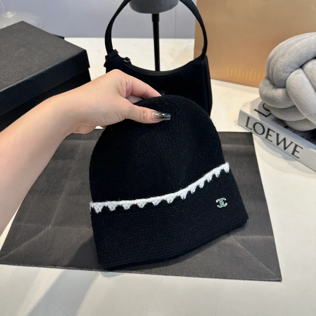 P50 Cha.nel official website quality Chanel autumn and winter woolen hat recommended by Internet celebrity fashion bloggers, Xiaohongshu's popular style, super soft and comfortable knitted hat with excellent elasticity!