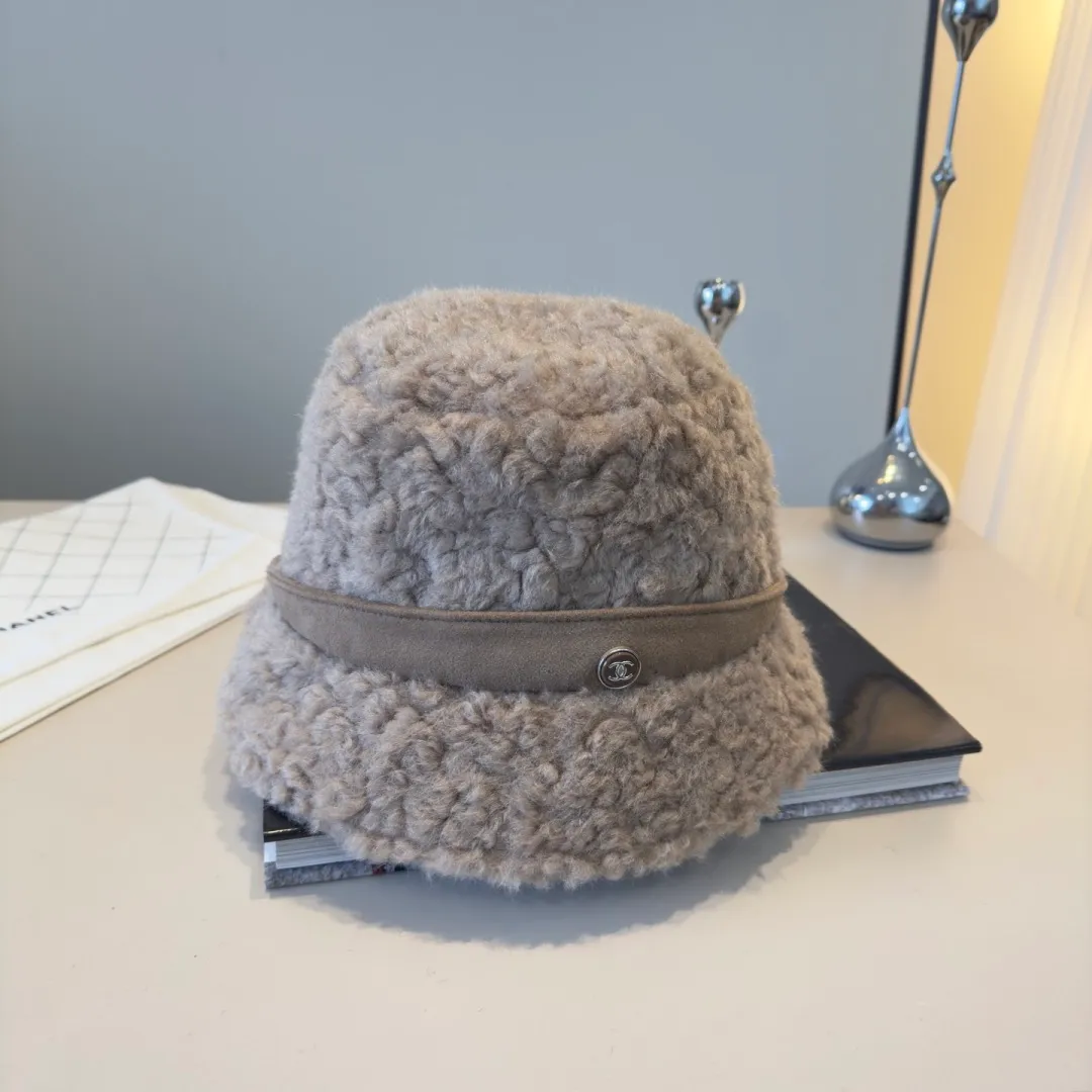 💰100¥ Chanel new buckskin bucket hat, plus velvet ear protection hat, head circumference 57cm