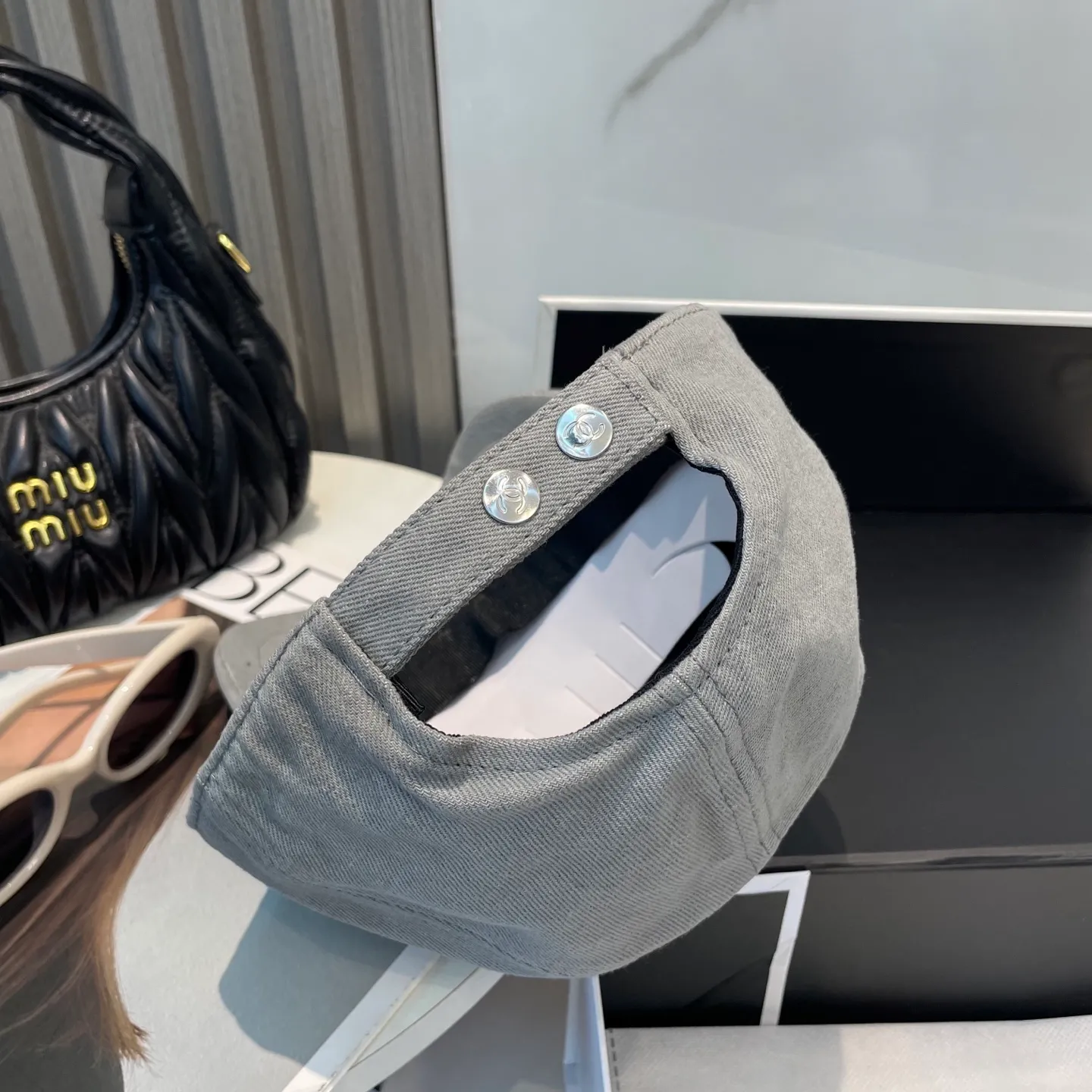 P60 Chanel (Chanel) counter new original washed denim baseball cap, 1:1 mold customization, three-dimensional logo is exquisite! Original quality, exclusive physical shooting.