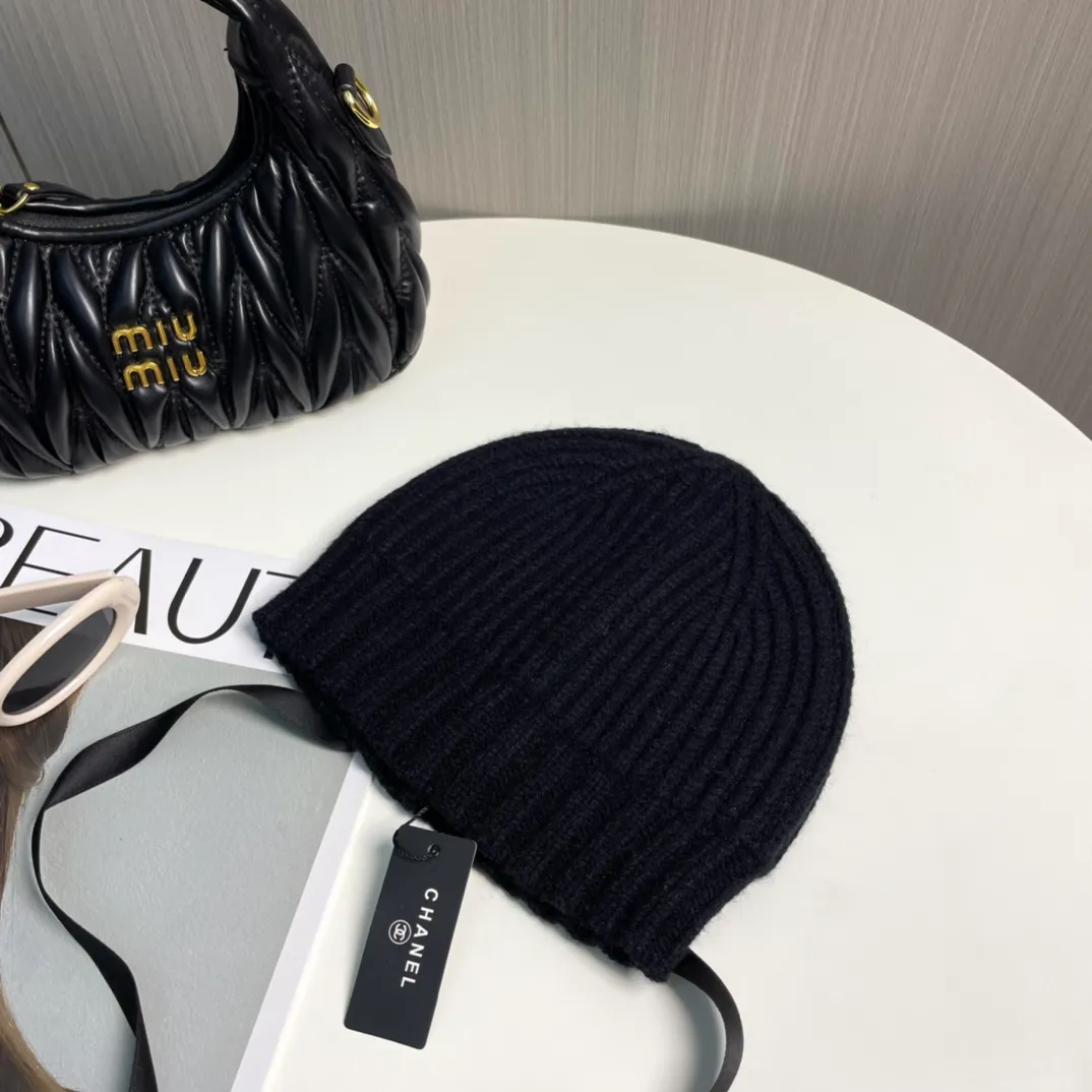 P60 CHANEL Chanel bow beanie, planted by Jennie, the heart beats the action, chanel24b’s latest autumn and winter new product, bow decoration + double C logo diamond embellishment wool knitted cold hat Xiaohongshu Internet celebrity hot style