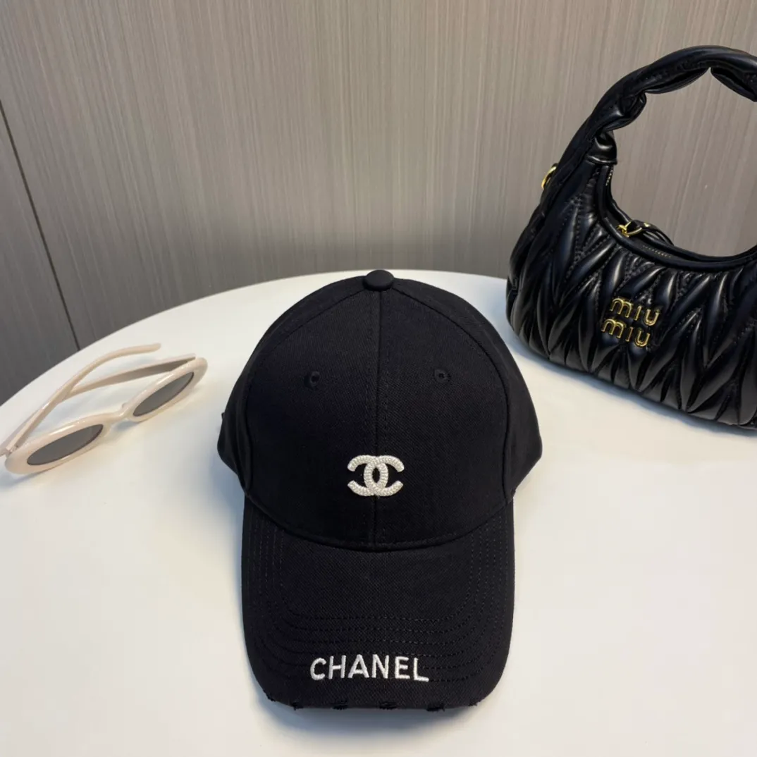 P50 CHANEL [Chanel] New simple embroidered logo baseball cap, new model shipped, big brand style is super easy to match, hurry up and get it!