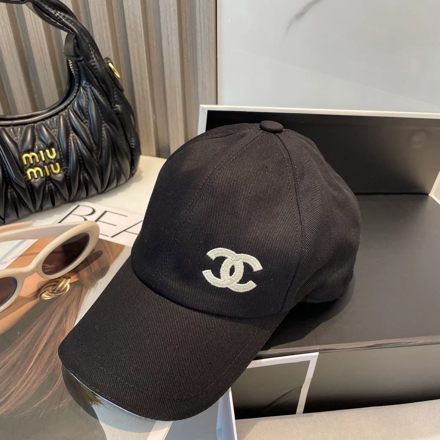 P90 Chanel counter new original embroidered baseball cap, 1:1 mold customization, three-dimensional embroidery, exquisite and flawless! 100% pure cotton fabric, original factory quality, exclusive physical photography.