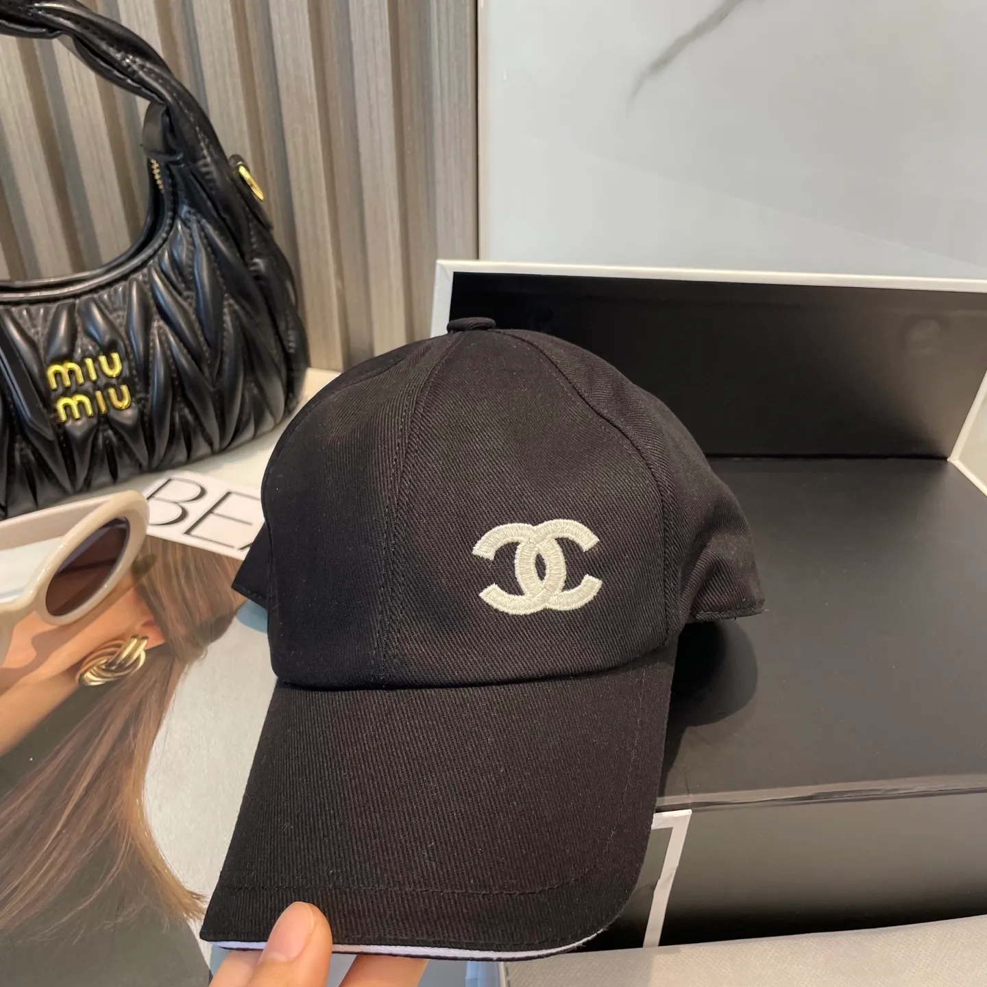 P90 Chanel counter new original embroidered baseball cap, 1:1 mold customization, three-dimensional embroidery, exquisite and flawless! 100% pure cotton fabric, original factory quality, exclusive physical photography.