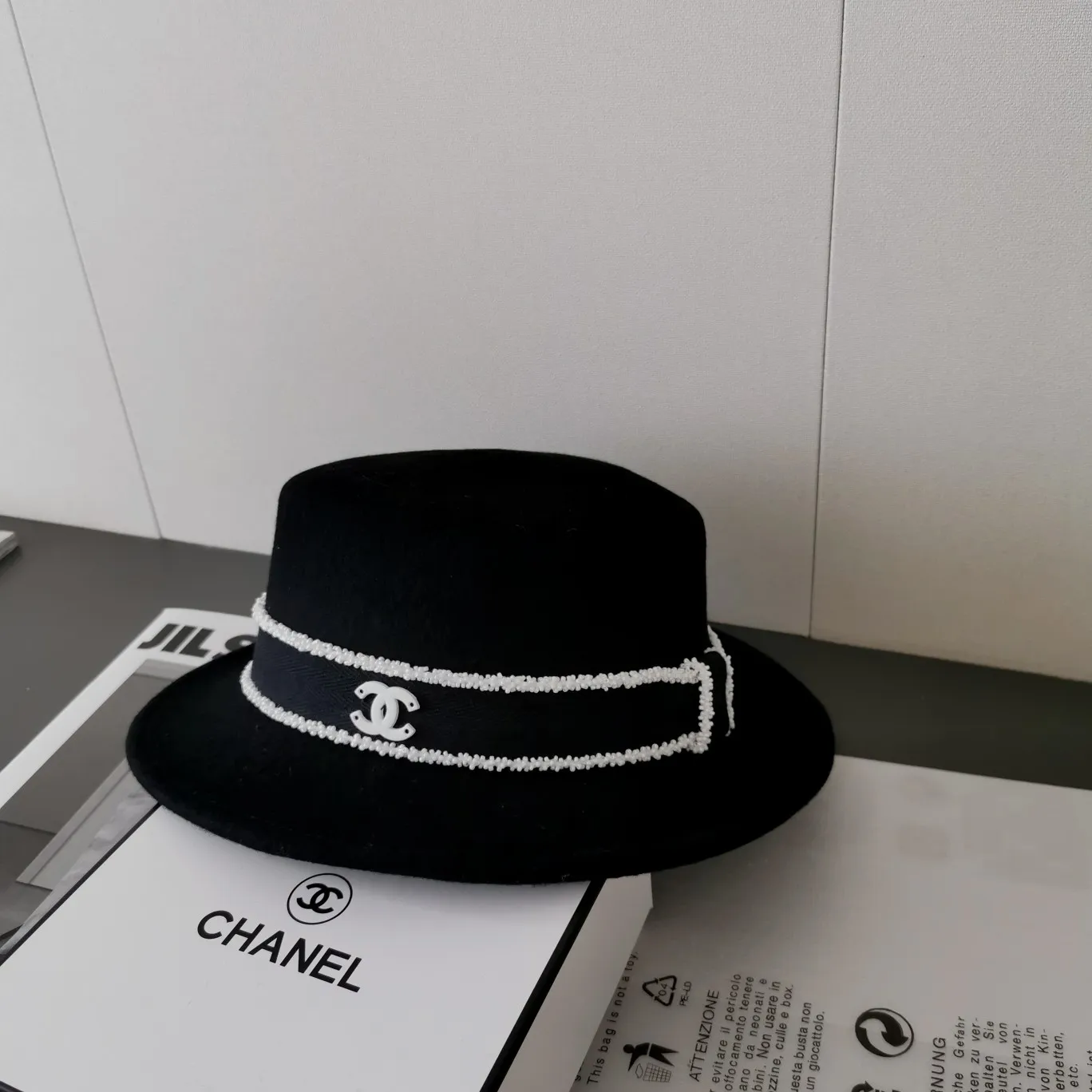 p150 Chanel Chanel 21 autumn and winter new woolen flat hat autumn and winter hat 🎩High-end and elegant lady style! A delicate top hat, I fell in love with it at first sight, high quality! Material: 100% wool Head circumference: 57cm