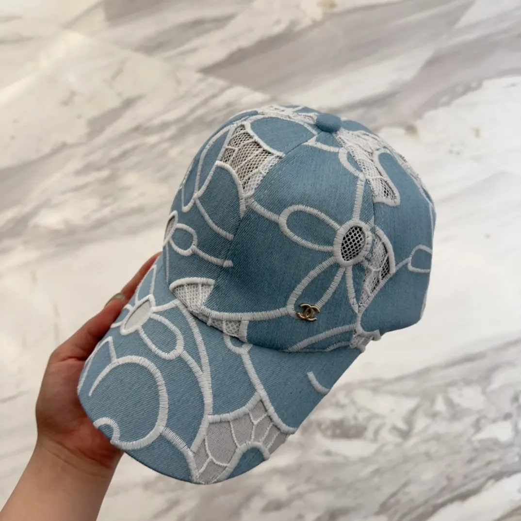 💰50 CHANEL Chanel’s new style🆕 Denim blue retro style baseball cap🔸 Take it out for holiday travel and look beautiful❕ Second-hand style. This kind of hat is not easy to match 😬 Ready in stock