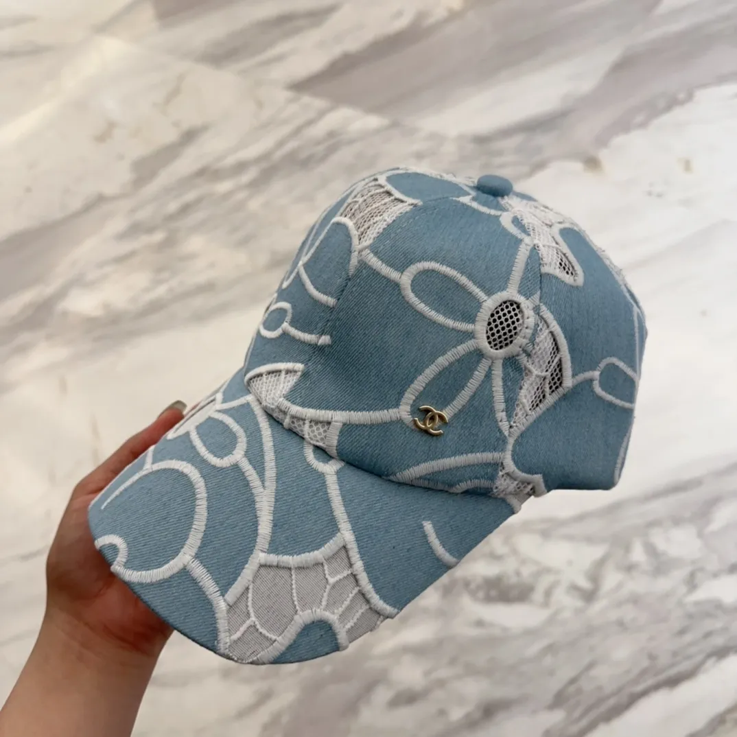💰50 CHANEL Chanel’s new style🆕 Denim blue retro style baseball cap🔸 Take it out for holiday travel and look beautiful❕ Second-hand style. This kind of hat is not easy to match 😬 Ready in stock