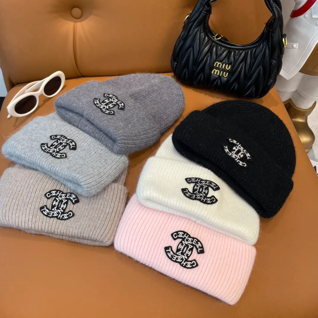 P56 comes with dust bag 🌺 [CHANEL] New rabbit fur knitted hat, Xiaohongshu, the main recommendation of major Internet celebrities! Thicker and warmer, fashionable and popular🌸First-class texture, the best brand for keeping warm in autumn and winter, order now, limited quantity available