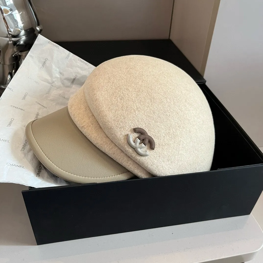 💰180¥ Chanel wool peaked military cap, washed leather brim, high-end color matching, 100% wool🦙, head circumference 57cm adjustable