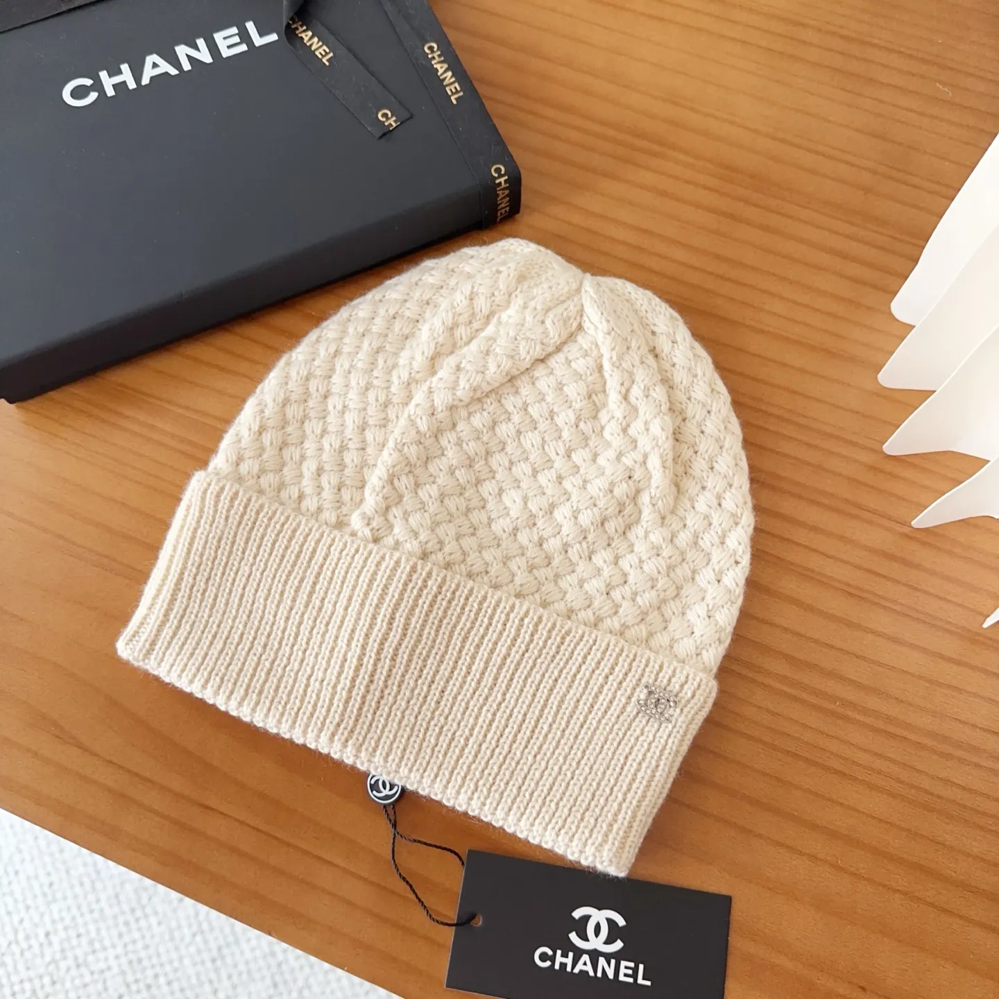 💰64 Chanel official website releases CHANEL small and popular knitted hat! Xiaohongshu’s new product is released, it’s so 🉑️, high-elastic fabric, classic colors, same style for men and women.