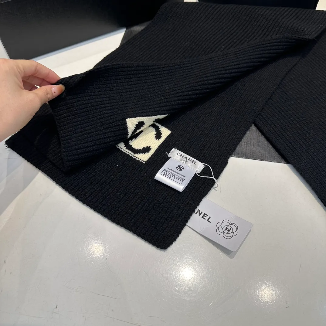 P160 Chane*🆕Chanel 24N new ski series wool hat, hat, scarf set, the popular Lei Feng hat on the Internet, black and white, versatile and cool, can be worn by men and women as a couple, warm and good-looking, a must-have