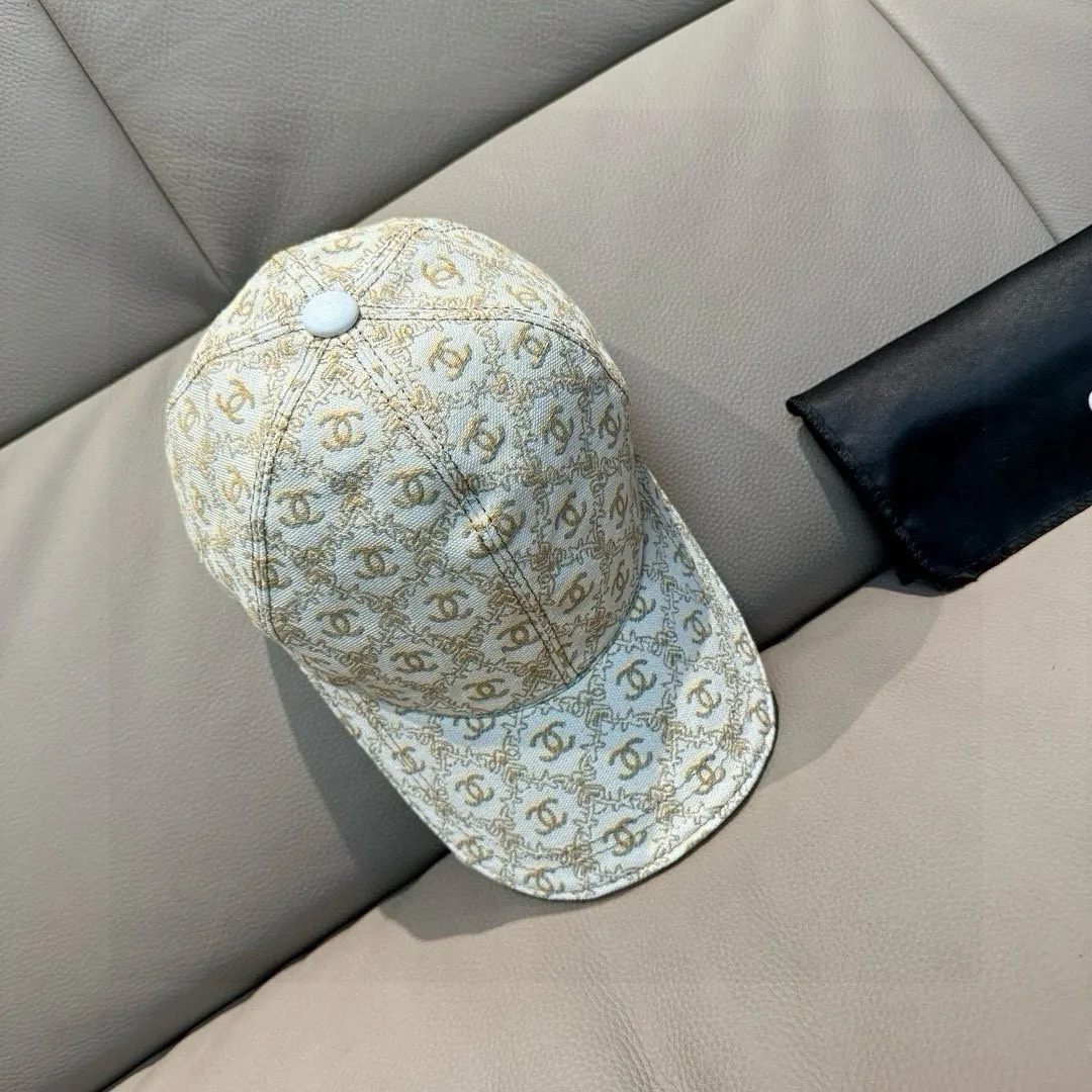 p90 new model shipped!   , Chanel (Chanel) new original baseball cap, small double C jacquard, 1:1 mold opening and customization at the counter, original canvas fabric + first layer of cowhide, light and breathable! The quality is great, the basic head circumference is 56cm, and the patch is adjustable.